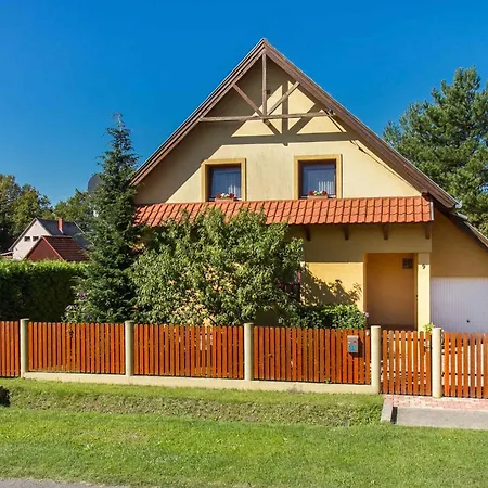 بيت للعطل In 40862 Balatonmáriafürdő